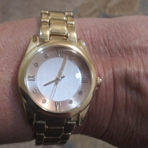 😍 New Armitron Womens Watch - Picture 1 of 4